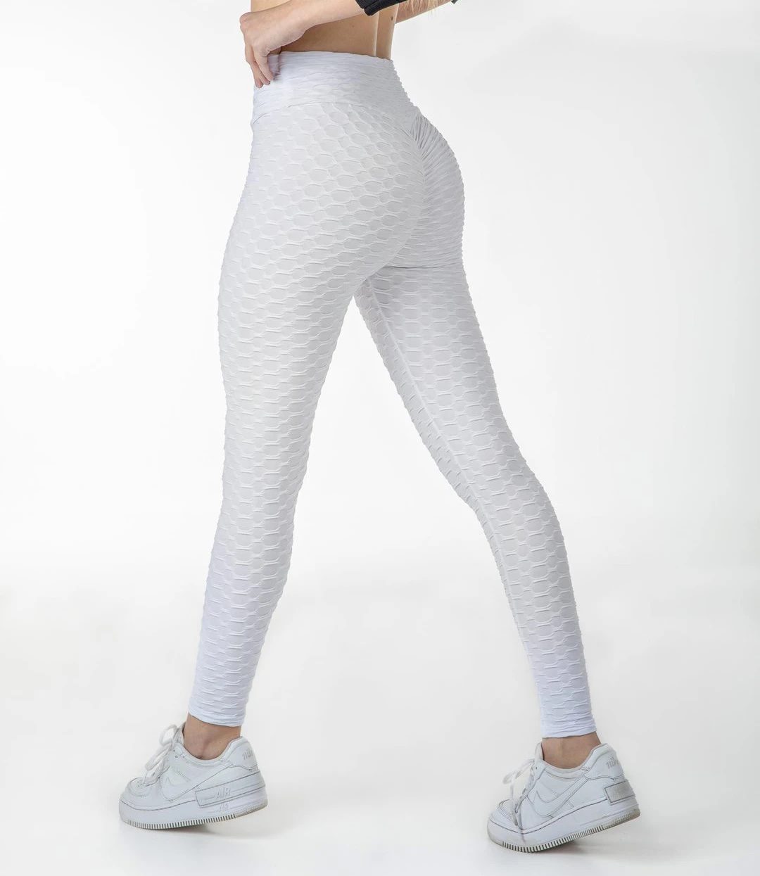 https://www.beyondhealthy.ca/wp-content/uploads/2020/08/white-anti-cellulite-leggings.jpg